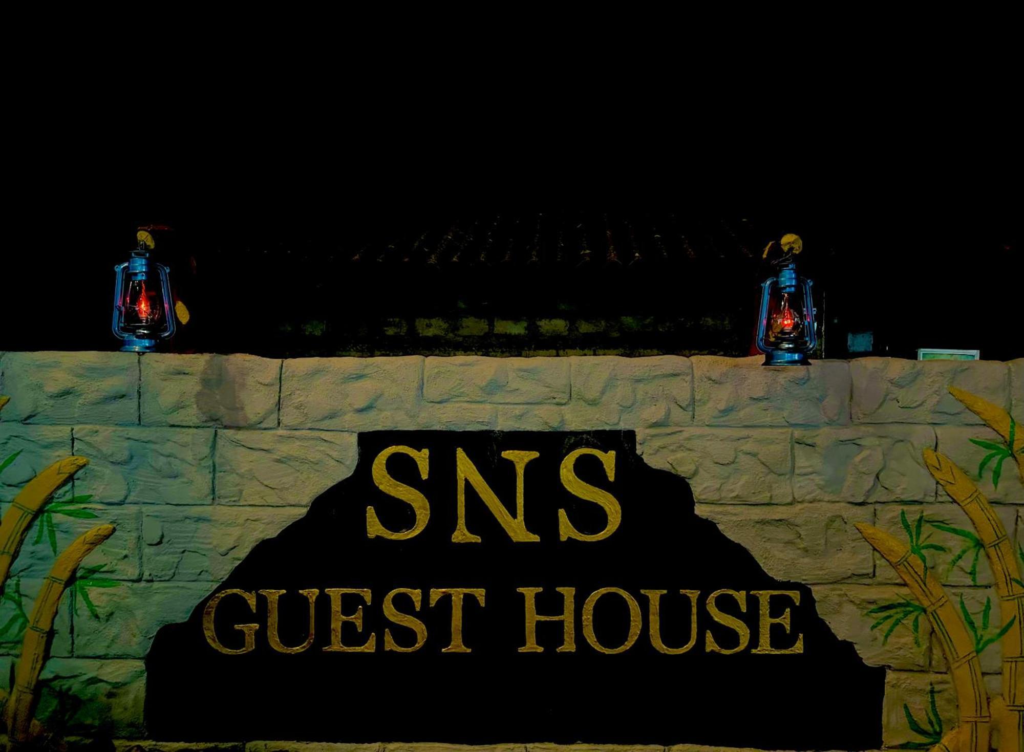 S N S Guest House Galewela Esterno foto
